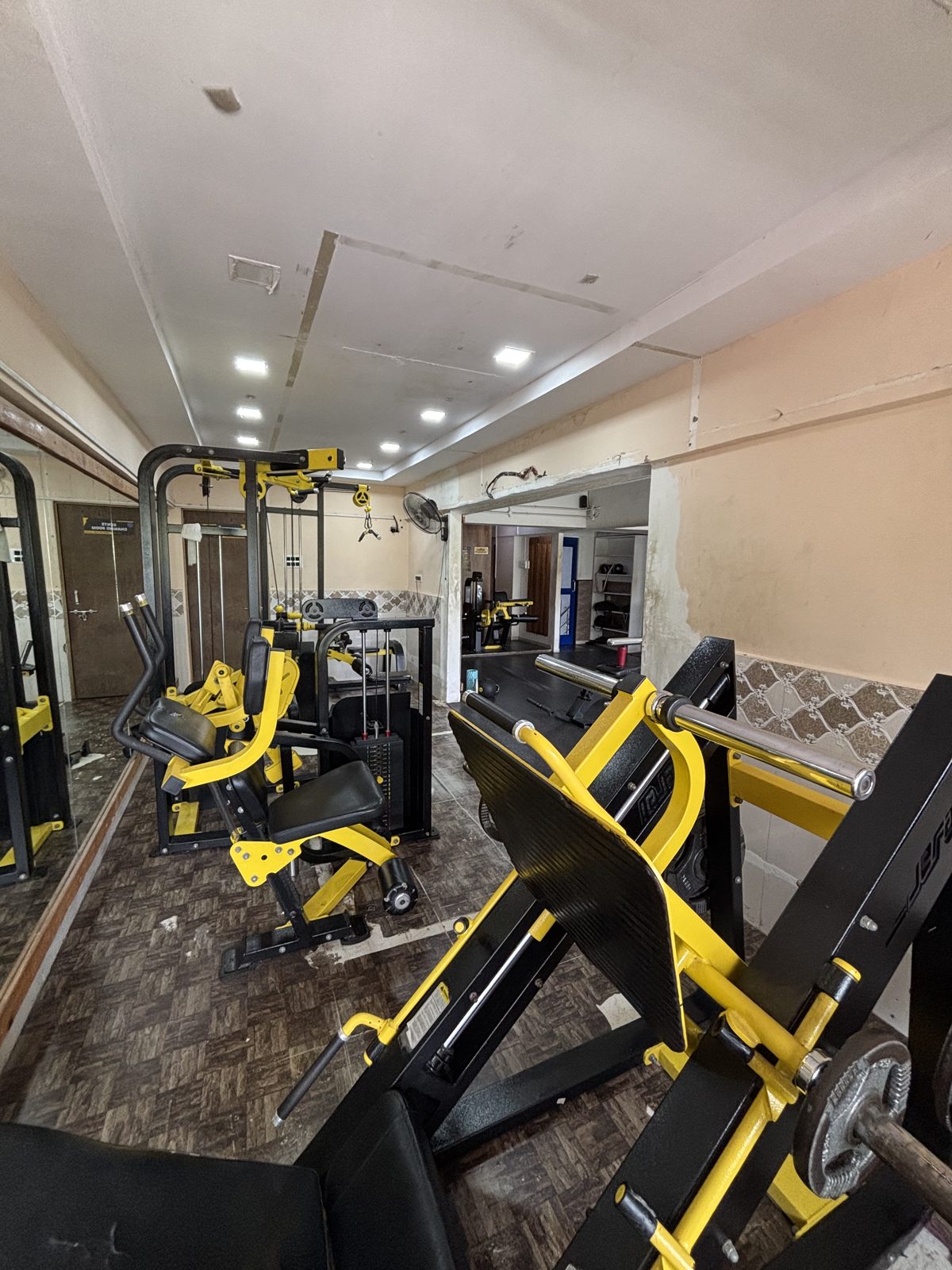 Leg press and selectorized machines at FCC